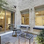 Stunning-Hyde Park- 2Bed-2Bath Luxury Single Level
