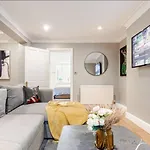 Spacious And Private Apartment By Royal Palace