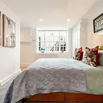 Spacious And Private Apartment By Royal Palace