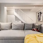 Spacious And Private Apartment By Royal Palace