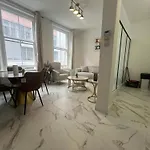 Stylish And Modern Apartments In Vibrant Soho Unbeatable Location Wdg