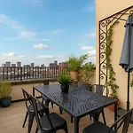 Relaxing Nine Elms Apartment - Walk To Cafes, Shops & River