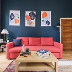 Sunny Corner Apartment In Center Of London