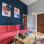 Sunny Corner Apartment In Center Of London