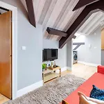 Sunny Loft In Center Of London