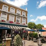 Charming Bright 2-Bed Heritage Flat, Battersea Park, London