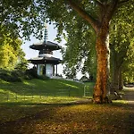 Charming Bright 2-Bed Heritage Flat, Battersea Park, London