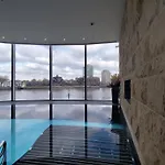 Luxury Central London With Pool, Gym, Spa, Free Parking 3 Bedroom