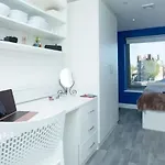 Chic Premium Studios At The Cube Greenwich