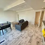 Deluxe Entire Apartment With 2X Bedrooms, 2X Bathrooms And A Big Living Room In The Olympic Park And Westfield At Stratford