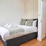 Elegant 3-Bed Flat In Bayswater!