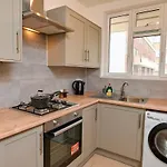 Elegant 3-Bed Flat In Bayswater!