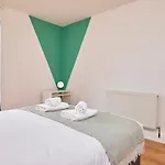 Elegant 3-Bed Flat In Bayswater!