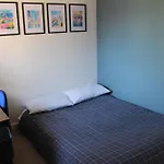 London Suburbia, A Stylish 2Bed With Garden & Parking