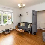 Modern 2-Bedroom Home In Bromley