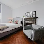 Paddington, Classic Two Bedroom Apartment