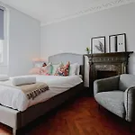 Paddington, Classic Two Bedroom Apartment