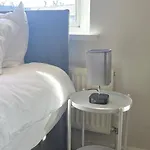 2 Bed House Near Canary Wharf