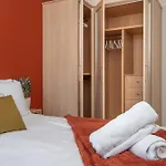 3 Bed, 2 Bath With Terrace & Local Entertainment