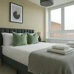 Urban Retreat In White City Walking Distance To Shepherd S Bush