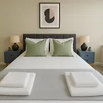 Urban Retreat In White City Walking Distance To Shepherd S Bush