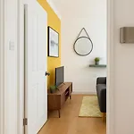 Bright & Central Flat Steps From Whitecross Market & Moorgate