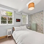 Sg, Elegant Knightsbridge Apartment By Harrods