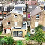 Cosy 2 Bed Suite In Putney, Sleeps 6, With Netflix & Games