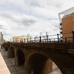 Londwell City & Limehouse Residence With Balcony
