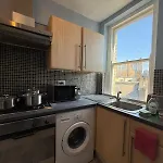 A6-3 Bed 2Nd Floor Flat Near Elephant And Castle