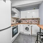 2 Bed Flat In London