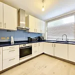 Luxury 2 Bedroom Apartment