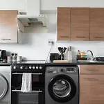Stylish 2-Bed Retreat Steps From Emirates Stadium