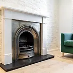 Chic 4-Bed House, Camden, Central London