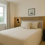 3 Bed Garden Flat In Acton