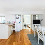 Near Kings Cross,2Bd Private Balcony, Easy Grocery