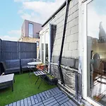 Near Kings Cross,2Bd Private Balcony, Easy Grocery