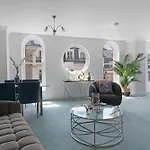 3 Bedroom Penthouse With Roof Terrace In Covent Garden