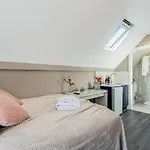 Bright And Cosy Studio - Excellent Location 9