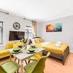 Beautiful Flat On Oxford Street