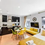 Beautiful Flat On Oxford Street