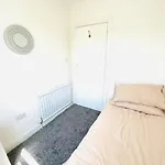 Cozy 3Bd Retreat In London