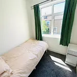 Cozy 3Bd Retreat In London