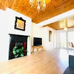Cozy 3Bd Retreat In London