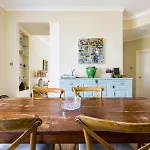 Chic Apartment In Kensington Olympia