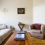 Chic Apartment In Kensington Olympia