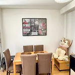 Spacious 2 Bedroom Apartment In Central Near Tube