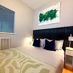 Stylish Kennington Apartment Near Tube With King Bed And Garden