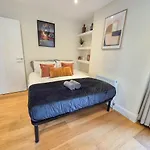 Chic 2-Bedroom Flat In Vauxhall Near The Oval
