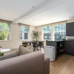 2 Bedroom Apartment In London Bridge